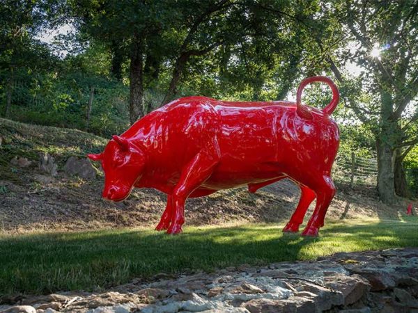 taureau rouge décoration